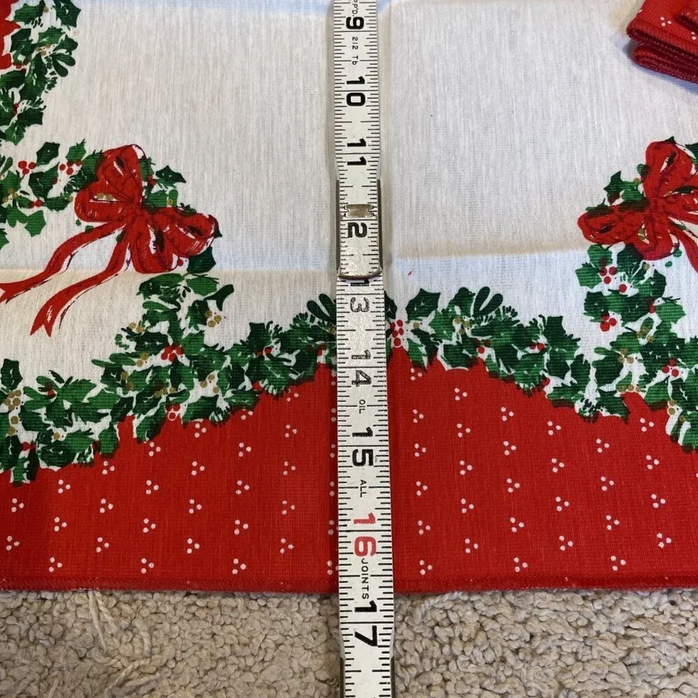 Set of 4 Vintage Sunweave Holiday Christmas Napkins Red Holly Berry Brazil NWOT